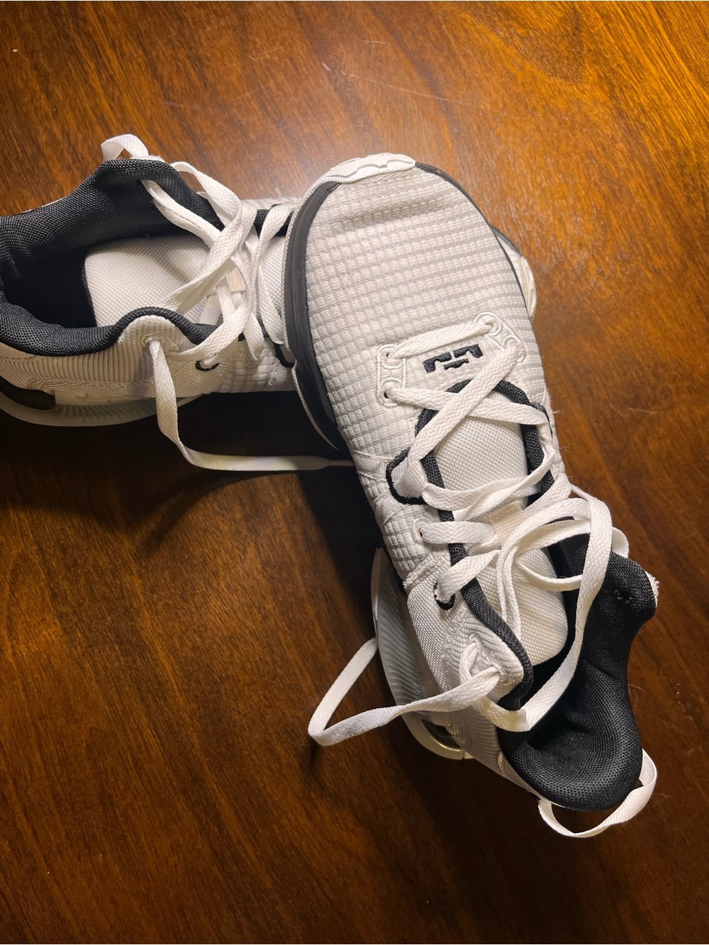 Nike LeBron Witness 7 White Black Basketball Shoes Men's Size 8